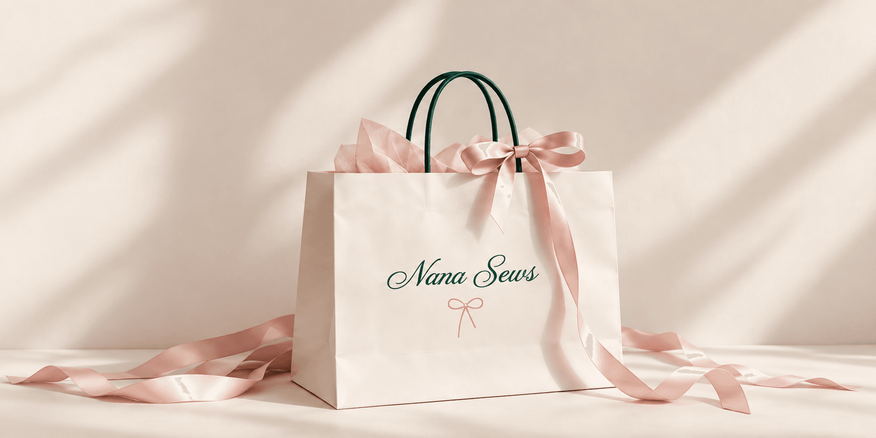 Подарочный пакет Nana Sews с розовой лентой